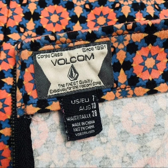 VOLCOM Patterned Mini Skirt - Picture 7 of 7